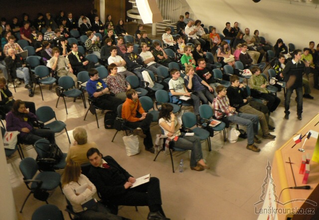 25-ucastnici konference.jpg